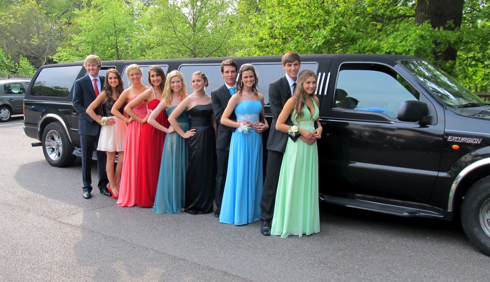 Best Prom Limo and Car Service in Arlington, Alexandria and Fairfax!